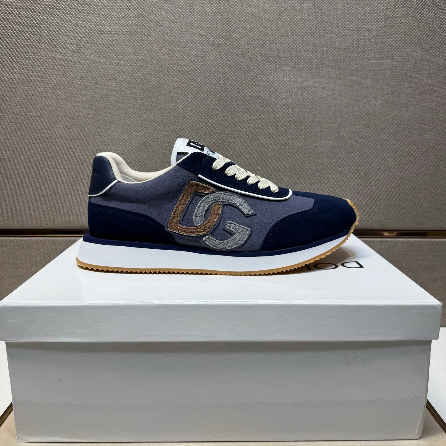 ⬛️Men's shoes💰p462 【DG～】Couple casual shoes 2025z cabinet sales simultaneously 🔶Size: 36-44#️⃣ 🔷1 color🔜The upper is made of multi-material splicing ➕Genuine leather lining, comfortable and breathable, sole: original comfortable and wear-resistant outsole, ⚠️real thing📱photographed🎬real thing is better📢📢📢